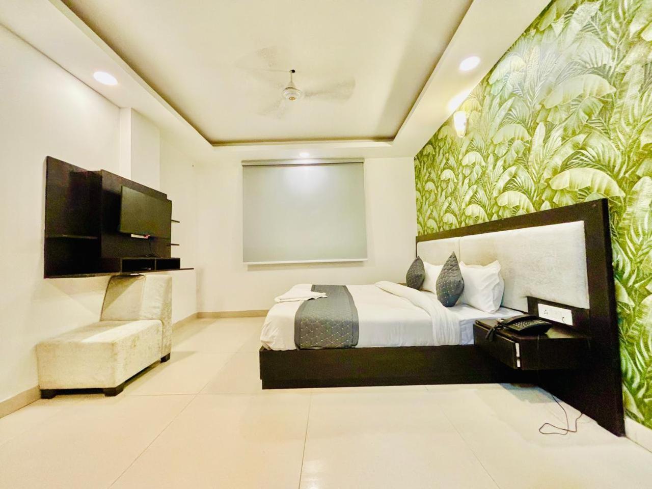 The Bellwood Suites Near Igi Airport Nueva Delhi Exterior foto