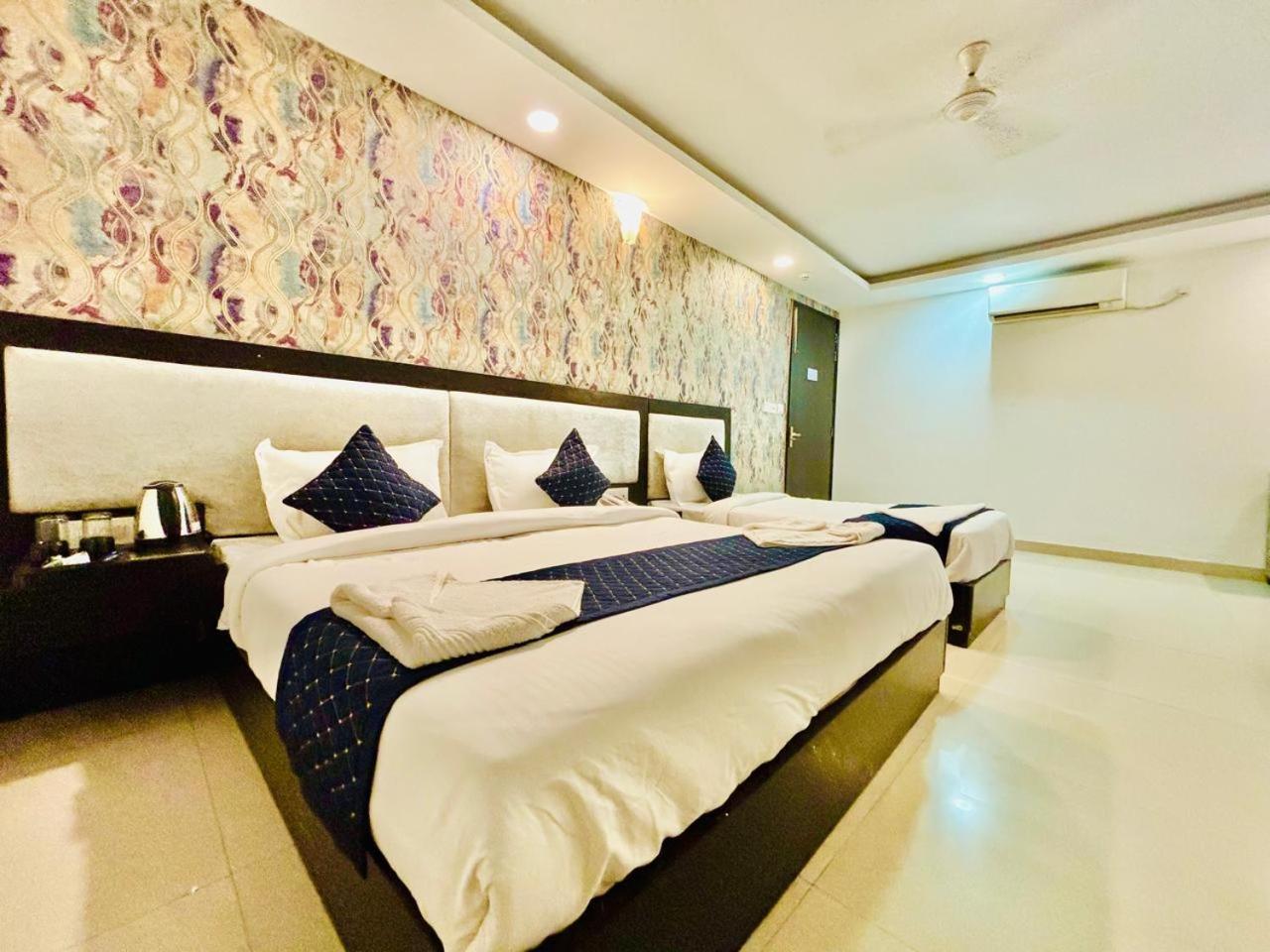 The Bellwood Suites Near Igi Airport Nueva Delhi Exterior foto